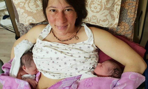 Естествено раждане на близнаци!
